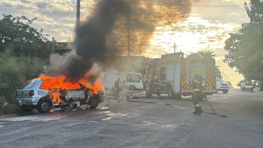 Incêndio em veículo mobiliza Corpo de Bombeiros no Sul de Goianésia Incêndio em veículo mobiliza Corpo de Bombeiros no Sul de Goianésia