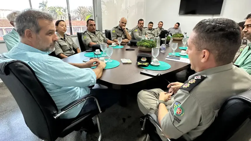 Investimentos na segurança pública de Goianésia são discutidos durante reunião da PM com o prefeito Renato