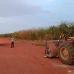 Motociclista é socorrido pelos bombeiros de Goianésia após ficar gravemente ferido ao colidir com pá carregadeira