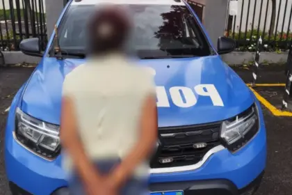 Mulher invade residência de idosa no Muniz Falcão, agride moradora para roubar e acaba presa