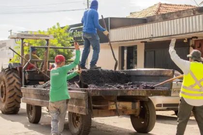 Prefeitura de Goianésia investe 180 toneladas de massa asfáltica na operação tapa-buracos