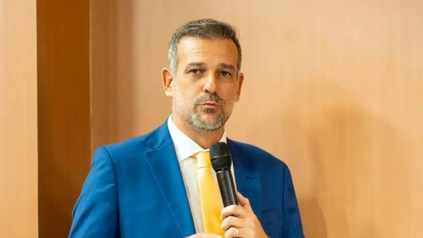 “Valor da dívida deixada na prefeitura daria para construir 700 casas”, revela Renato de Castro