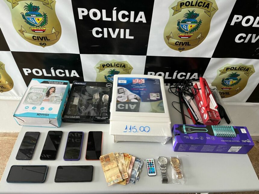 Mulher é presa em flagrante por receptação em São Luís de Montes Belos Mulher é presa em flagrante por receptação em São Luís de Montes Belos