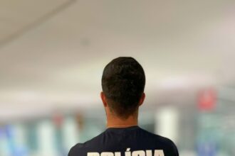 Mulher é presa por envenenar água de colega de trabalho durante tentativa de homicídio