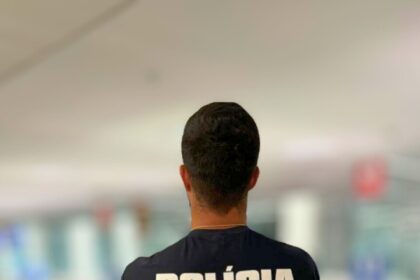 Mulher é presa por envenenar água de colega de trabalho durante tentativa de homicídio