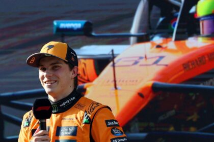 Australiano Oscar Piastri larga na frente no GP da China de Fórmula 1