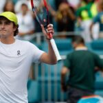 João Fonseca avança à 3ª rodada em Miami após bater tenista francês João Fonseca avança à 3ª rodada em Miami após bater tenista francês