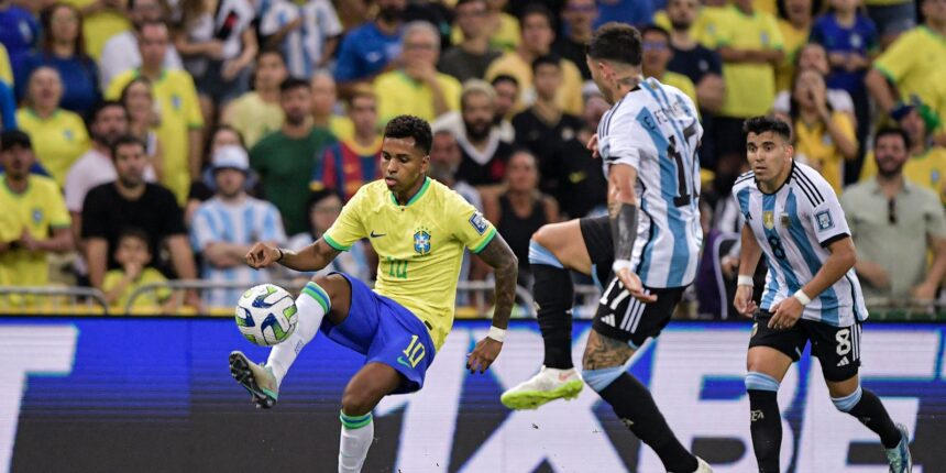 Cheio de desfalques, Brasil visita Argentina pelas Eliminatórias Cheio de desfalques, Brasil visita Argentina pelas Eliminatórias