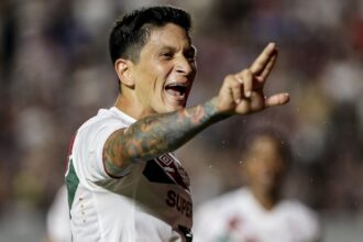 Com direito a gol 100 de Cano, Flu se classifica na Copa do Brasil