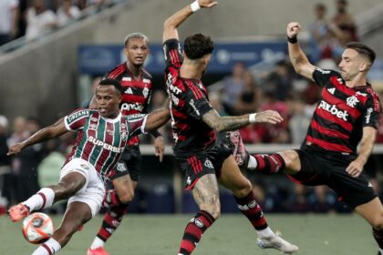 Flamengo vence Fluminense no primeiro capítulo da final do Carioca