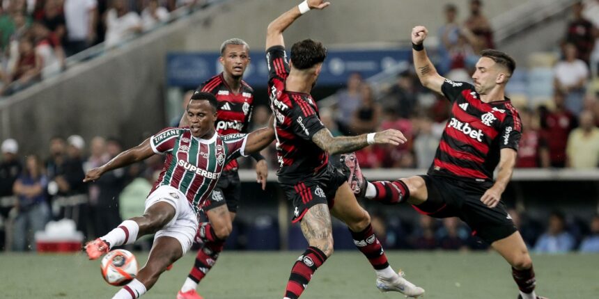 Flamengo vence Fluminense no primeiro capítulo da final do Carioca Flamengo vence Fluminense no primeiro capítulo da final do Carioca