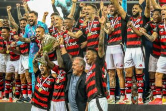 Flamengo é bicampeão carioca após empate sem gols com Fluminense Flamengo é bicampeão carioca após empate sem gols com Fluminense