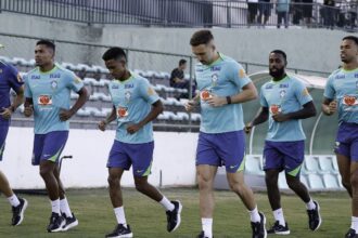 Eliminatórias: Dorival comanda primeiro treino com grupo completo