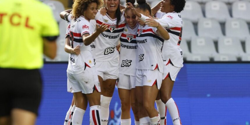 São Paulo e Corinthians avançam para a final da Supercopa Feminina São Paulo e Corinthians avançam para a final da Supercopa Feminina