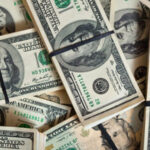 Dólar conclui último pregão em alta de 0,50%, cotado a R$ 5,67 Dólar conclui último pregão em alta de 0,50%, cotado a R$ 5,67