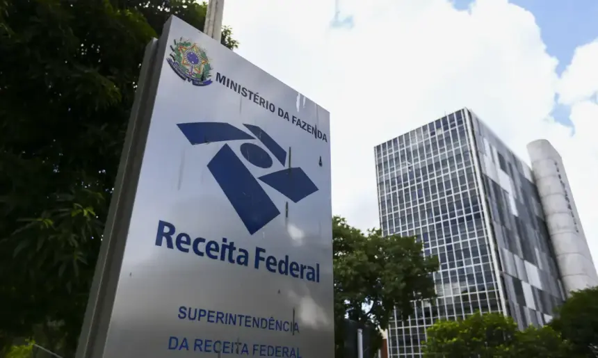 Isenção do Imposto de Renda: 82% dos posts opinativos em redes sociais apoiam a medida; 18% são contra Isenção do Imposto de Renda: 82% dos posts opinativos em redes sociais apoiam a medida; 18% são contra