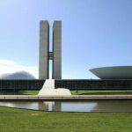 Lei do Mar e aumento de pena para quem oferecer droga à criança podem entrar na pauta desta semana