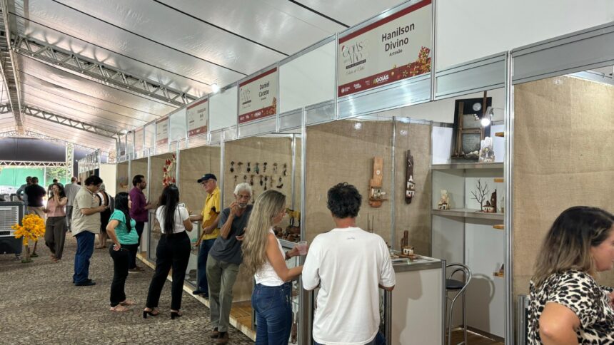 Governo realiza feira de artesanato no Centro Cultural Oscar Niemeyer Governo realiza feira de artesanato no Centro Cultural Oscar Niemeyer