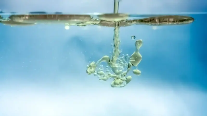 Água: 1 litro de óleo pode poluir até 25 mil litros de água; saiba como descartar corretamente Água: 1 litro de óleo pode poluir até 25 mil litros de água; saiba como descartar corretamente