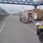 Acidente entre caminhão e motos mata passageira na BR-060