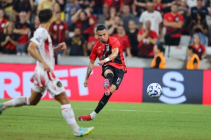 Athletico-PR derrota o Guarany de Bagé e avança na Copa do Brasil