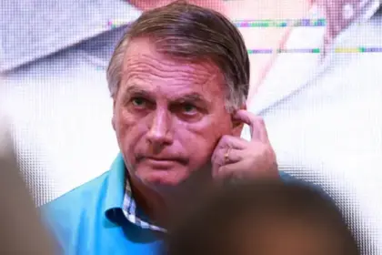 Bolsonaro quer conversar com Moraes ‘ao vivo’ e em ‘canal aberto’ sobre penas do 8 de Janeiro Bolsonaro quer conversar com Moraes ‘ao vivo’ e em ‘canal aberto’ sobre penas do 8 de Janeiro