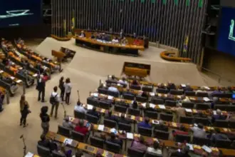 Câmara define partidos que terão comando em comissões Câmara define partidos que terão comando em comissões