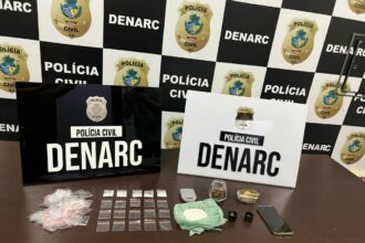 Homem é preso por tráfico de drogas ao ser pego com cocaína e skunk Homem é preso por tráfico de drogas ao ser pego com cocaína e skunk