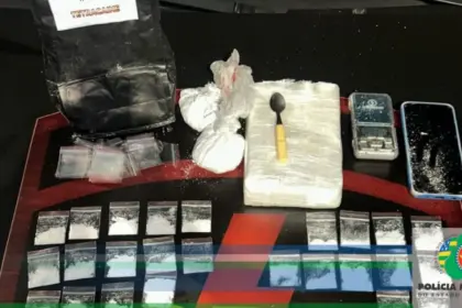 Mulher é presa pela CPE com grande quantidade de drogas