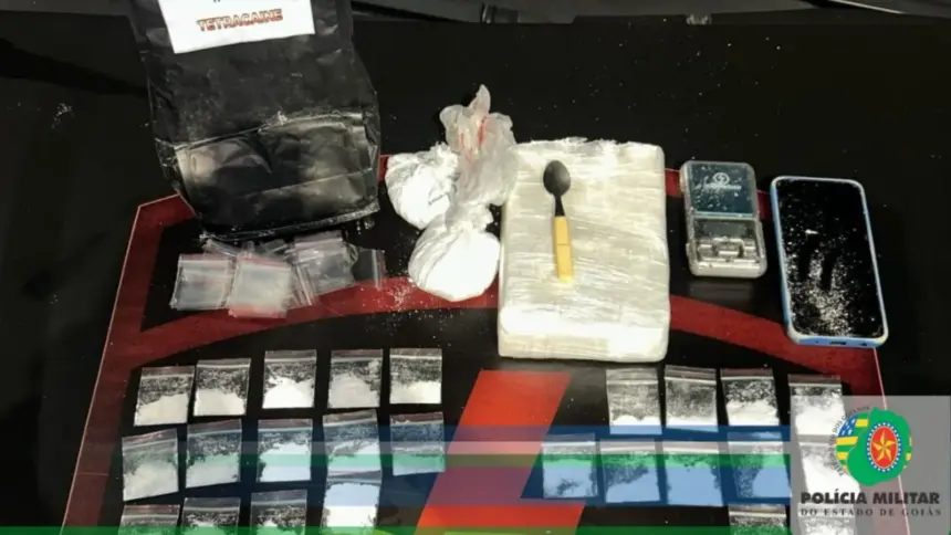 Mulher é presa pela CPE com grande quantidade de drogas Mulher é presa pela CPE com grande quantidade de drogas