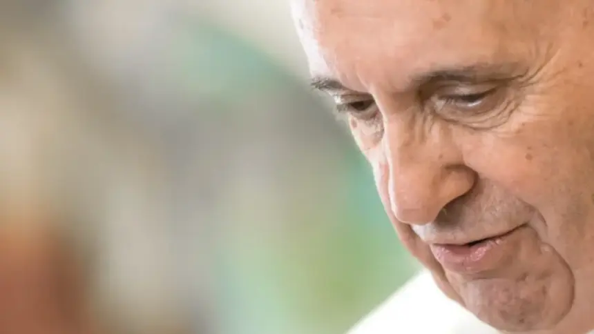 Papa Francisco apresenta melhora gradual, mas quadro ainda é complexo, diz Vaticano