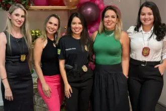 Polícia ministra palestra sobre Violência Doméstica e Familiar contra a Mulher Polícia ministra palestra sobre Violência Doméstica e Familiar contra a Mulher