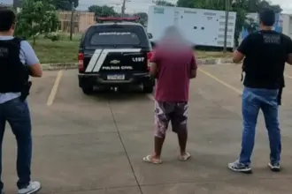 Homem é preso por não aceitar fim do relacionamento e perseguir ex-companheira Homem é preso por não aceitar fim do relacionamento e perseguir ex-companheira