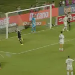 Santos sofre virada do Vasco com brilho de Vegetti em seu retorno à elite do Brasileirão Santos sofre virada do Vasco com brilho de Vegetti em seu retorno à elite do Brasileirão