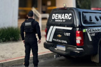 Zeladora de prédio que vendia cocaína nos dias de folga é presa Zeladora de prédio que vendia cocaína nos dias de folga é presa
