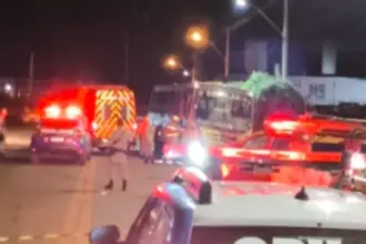 Tragédia em Rialma: Mãe e filha morrem em acidente de trânsito com ônibus escolar Tragédia em Rialma: Mãe e filha morrem em acidente de trânsito com ônibus escolar