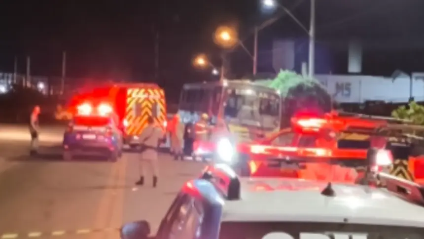 Tragédia em Rialma: Mãe e filha morrem em acidente de trânsito com ônibus escolar Tragédia em Rialma: Mãe e filha morrem em acidente de trânsito com ônibus escolar