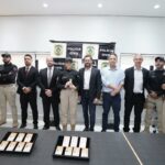 PCGO entrega identidades funcionais a policiais legislativos da Alego; é a primeira vez que os profissionais terão o documento