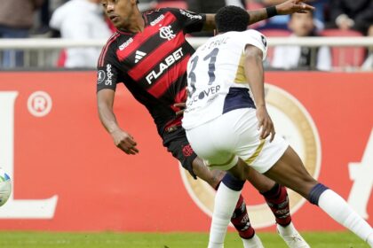 Flamengo empata com LDU e se complica na Libertadores