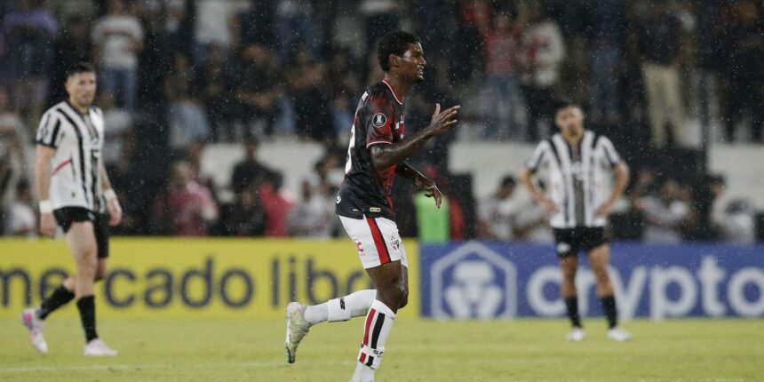 Libertadores: São Paulo supera Libertad e assume liderança do Grupo D Libertadores: São Paulo supera Libertad e assume liderança do Grupo D