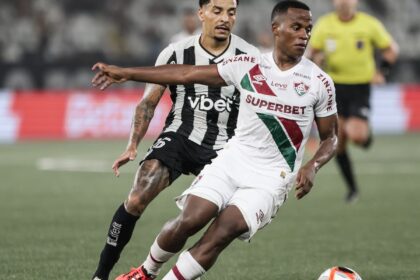 Botafogo e Fluminense disputam clássico no Nilton Santos