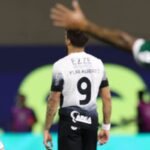 Em noite de uruguaios, Palmeiras vence clássico com Corinthians