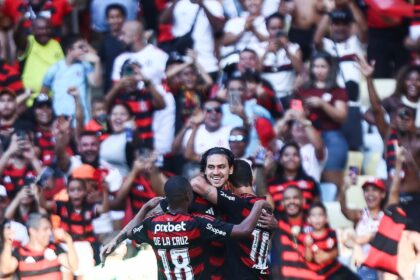 Flamengo sobra e goleia o Corinthians no estádio do Maracanã