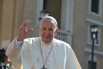 Caiado decreta luto oficial de sete dias pela morte do Papa Francisco