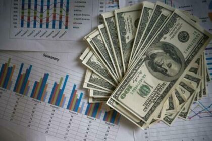 Dólar encerra último pregão em queda, aos R$ 5,72