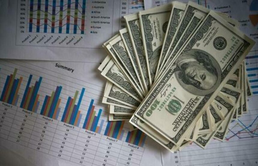 Dólar encerra último pregão em queda, aos R$ 5,72 Dólar encerra último pregão em queda, aos R$ 5,72