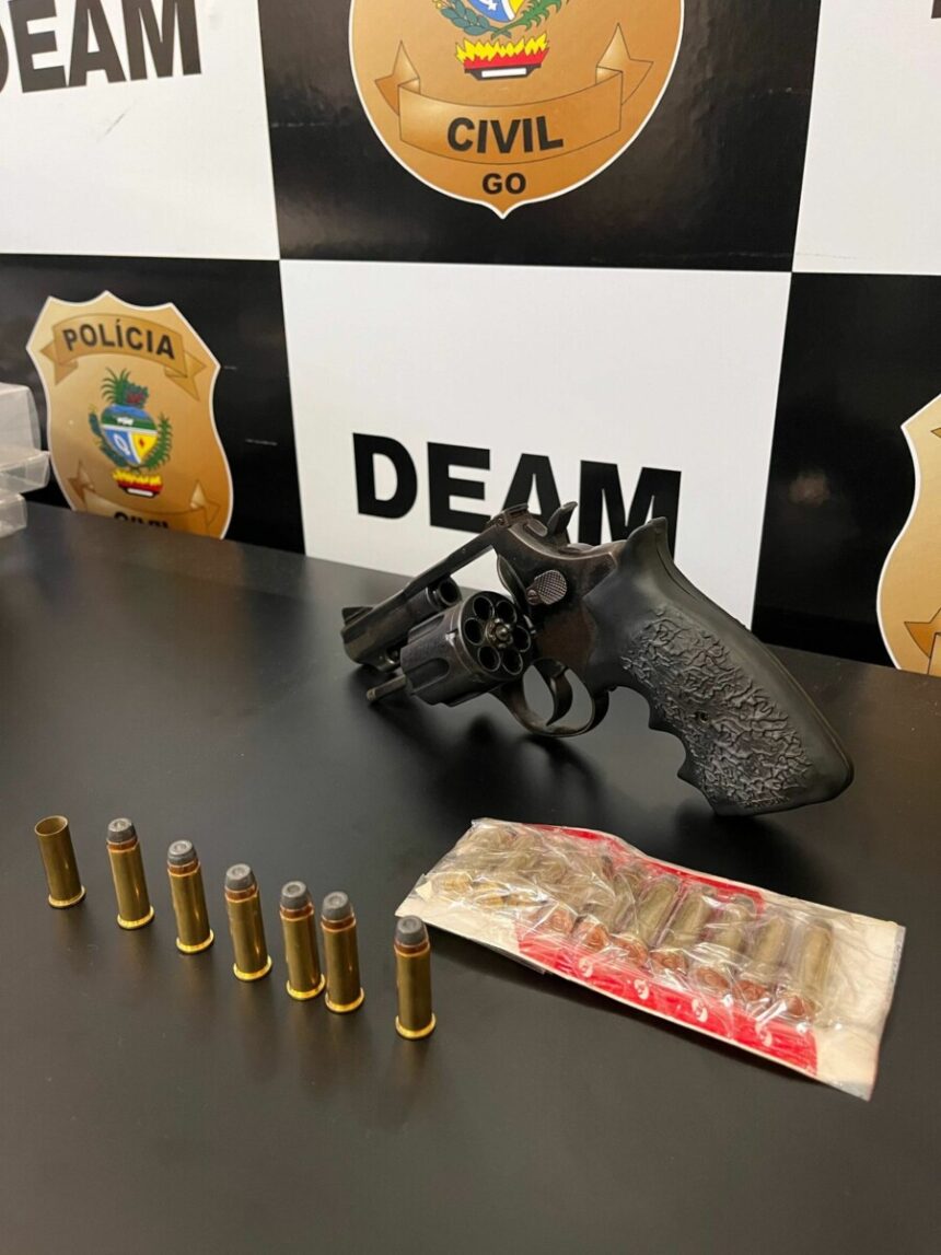 Homem é preso, em Rio Verde, por porte ilegal de arma e por divulgar imagens íntimas de sua companheira – Policia Civil do Estado de Goiás