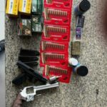 PCGO prende investigado em flagrante por posse irregular de arma de fogo e cumpre mandado de busca e apreensão relacionados à pesca predatória