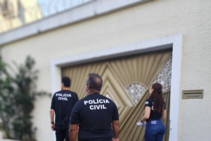 Polícia Civil cumpre buscas e apreende arma usada por investigado para intimidar dono de comércio em Aparecida de Goiânia