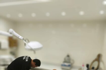 Polícia Civil cumpre mandado de busca em clínica odontológica onde pacientes sofreram lesões após procedimentos estéticos
